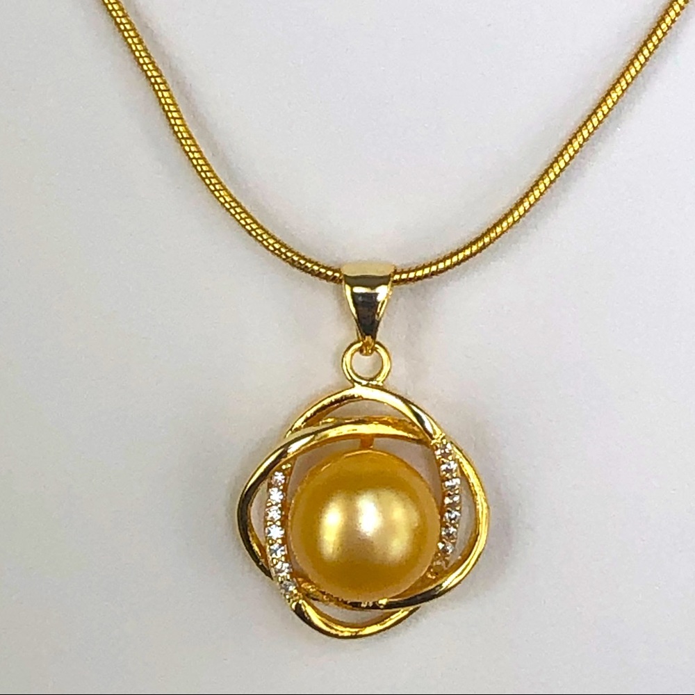 10-11mm Genuine Golden Pearl 18kt Gold Pendant Necklace